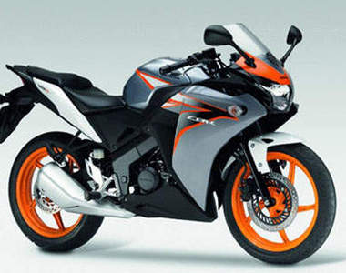 HONDA 2011年新兵報到 CBR 125R 仿賽車型讓人看了就想騎