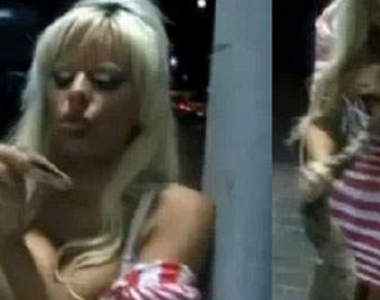 以色列模特兒福克斯(Orit Fox)被蛇咬~反而蛇死掉了