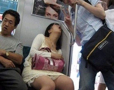 工作超忙碌之捷運車廂睡覺篇