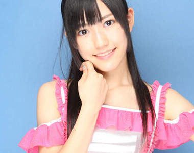 日本網友覺得:最近渡邊麻友的下巴很有戲...