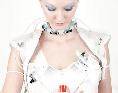 未來的酒促就穿這樣!《能做出調酒的小禮服》