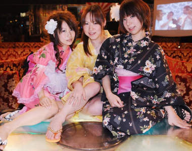 女裝男子們的夏天也一樣活動滿檔～★