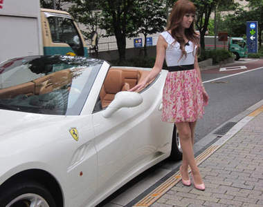 27歲住六本木HILLS豪宅開法拉利的美女社長★