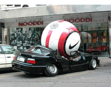 創意巨幅廣告　造成意外可就不好囉！