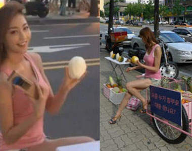  首爾大街上出現《水果女》　坐在推車上雕刻水果藝術