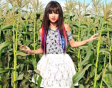 鄰家女孩《賽琳娜·戈梅茲》鄉下拍純情MV