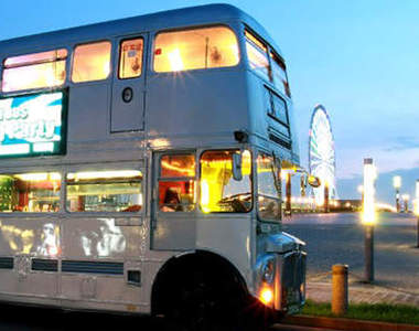 被東京街景圍繞的PARTY BUS　讓你想不談戀愛都難