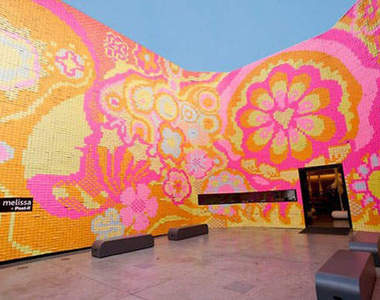 35萬張便利貼使牆上閃亮亮。◕‿◕。