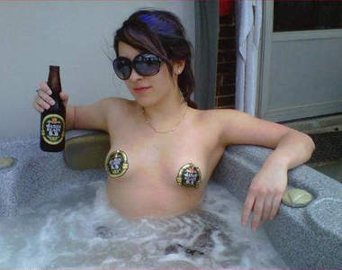 造型胸貼 有時遮掩激凸是為了追求藝術美感