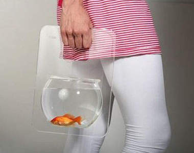 《手提魚缸》現在不只可溜寵物還可以溜魚喔～