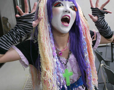 日本新人種：白臉辣妹　姊姊的臉不是被嚇白的！