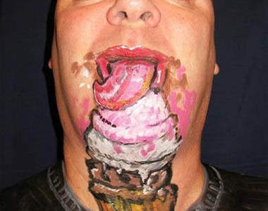 臉部彩繪：畫得越來越詭異~