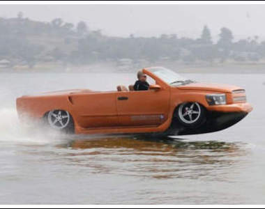 摩托車不夠看 水上汽車才帥！