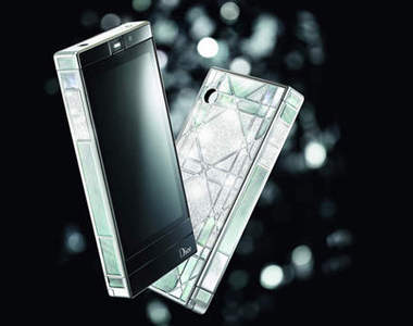 Dior 迪奧推出閃亮亮鑽石手機《 Reverie 》