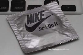 戴上這可愛的小套套!然後"Just Do It."(笑) 戴上這可愛的小套套!然後"Just Do It."(笑)
