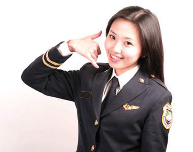 移民署美女 簡玉屏 讓我想大聲唱:you are my sunshine…