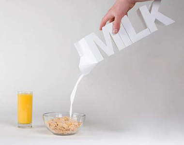 馬麻說每天都要喝牛奶才會長高高喔～哞～