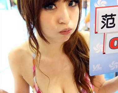 職撞舉牌女郎 Lucy 就算穿羽絨衣~我們還是會支持妳