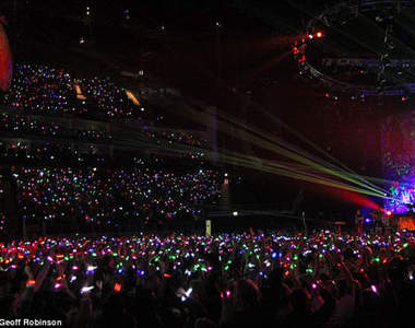 視覺系演唱會!媽媽  是我的手腕在發亮★