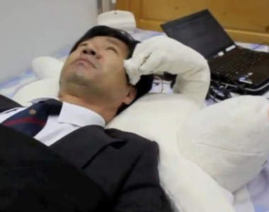 《熟睡君》治療打呼的可愛機器熊