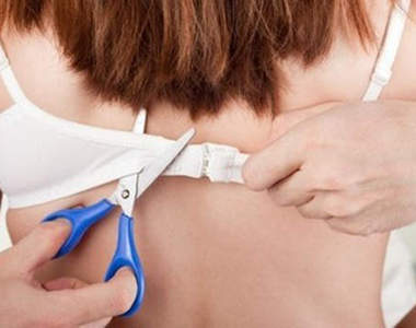 超曖昧行為～《解開女孩的 Bra 》！