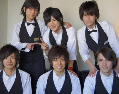 連店員都要參加總選舉的美男咖啡廳Garcon Cafe