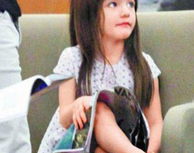 《舒莉 Suri Cruise》像小大人 從四歲就愛看時尚雜誌!!