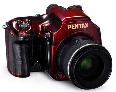 Pentax 645D 限量版  “亮”麗登場