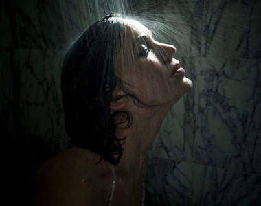 水的力量~蓮蓬頭下的照片