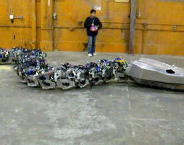 泰坦機械巨蟒 這比遙控飛機酷上一百倍