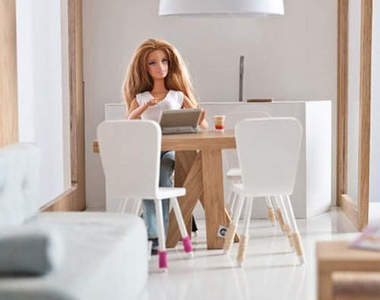 芭比的世界也流行IKEA!?《芭比專用的極簡風家具》