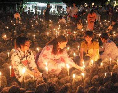 點燃數千座無主墓 《千燈供養》悼念震災死者