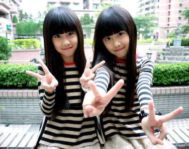 台灣鄧波爾 超萌雙胞胎蘿莉 周玗希&周玗函