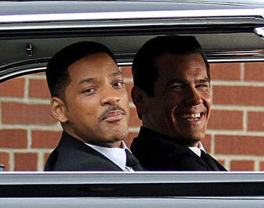 《MIB星際戰警3》穿越時空打擊外星人