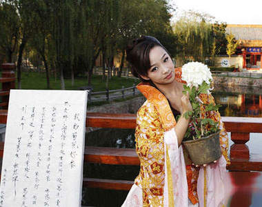 愛國名妓”李師師”穿越時空來賣菊!!