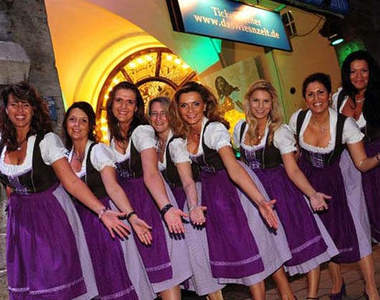 德國女牙醫 露乳溝拔牙