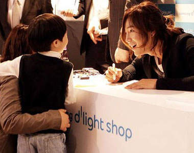 張根碩 帥帥代言三星手機+一日店長