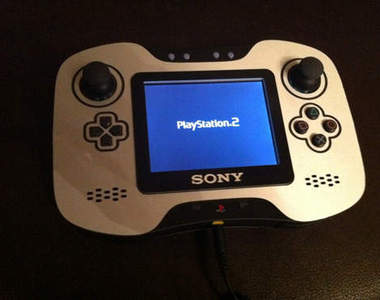 PS2新掌機問世?其實是玩家自己改裝的啦~