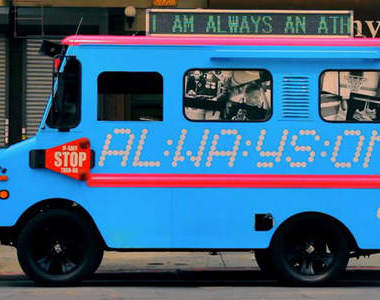 Nike 限定的移動冰淇淋車車開駛囉～叭～叭