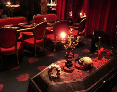 鬼裡鬼氣的《吸血鬼咖啡廳》