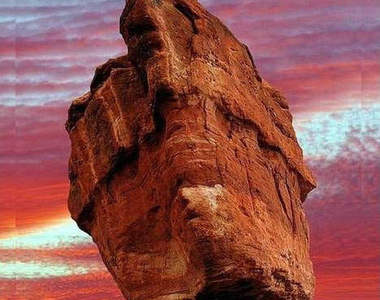 天然造成：超有平衡感的石頭~~~