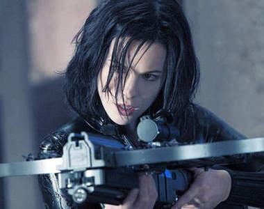 《決戰異世界 未來復甦》凱特貝琴薩性感的獠牙~咬我吧!