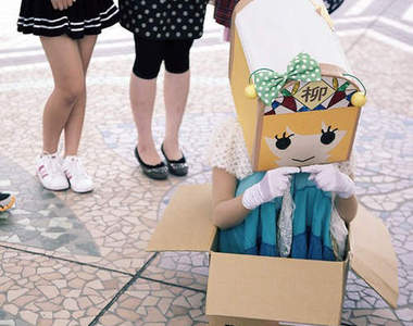 全世界最性感的紙箱（？！）心情不好還會把自己裝進紙箱♥