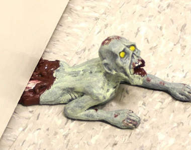 超可怕又惡趣的《殭屍門擋》！(18+)