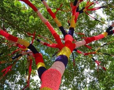 街頭塗鴉?不,是街頭毛線塗鴉!