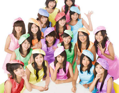 美女甜甜圈 轉一轉、舔一舔、再泡一泡牛奶