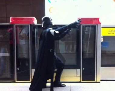 台灣黑武士 展現真正原力操控捷運 