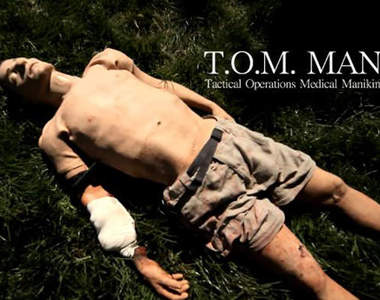 噴血的湯姆 史上最逼真的戰傷訓練模擬假人
