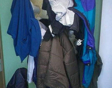 網友自製恐怖的《懶人衣架》這是半夜用來嚇人的吧~"~？