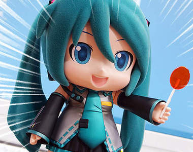 《邪神初音》看久了...其實還滿萌的欸...放大版黏土人來了~